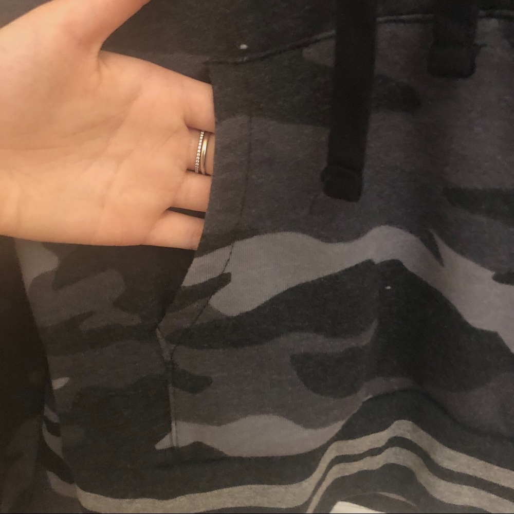 aeropostale tie up cropped camo hoodie - Picture 4 of 5